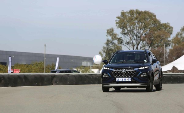 What's the Most Reliable Method for Sealing a Convertible Roof on an Aston Martin V8 Vantage?